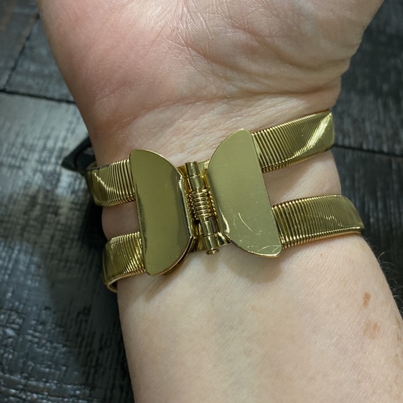 NEW!  Lane Bryant Hinge Gold Tone Statement Bracelet! - Picture 2 of 6